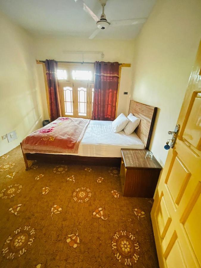 Laal Haveli Hotel Skardu Bagian luar foto